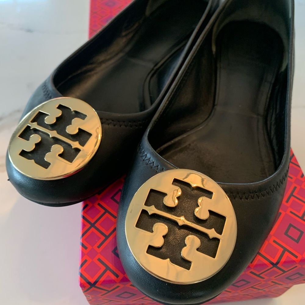 Tory Burch Reva Flat! Size 8.5 - black and gold!
